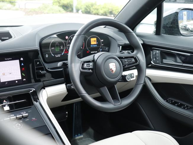 PORSCHE Panamera Photo 42