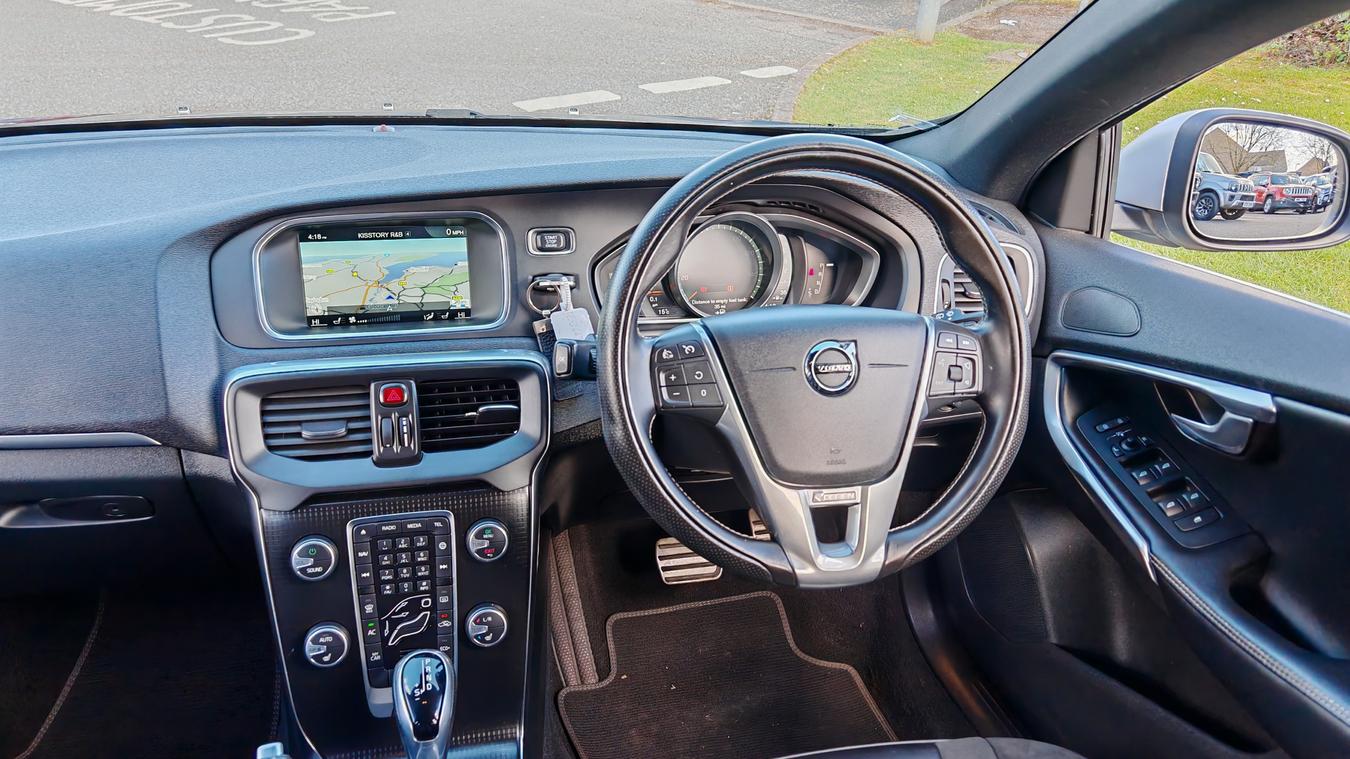 Used Volvo V40 EO66TKE 26