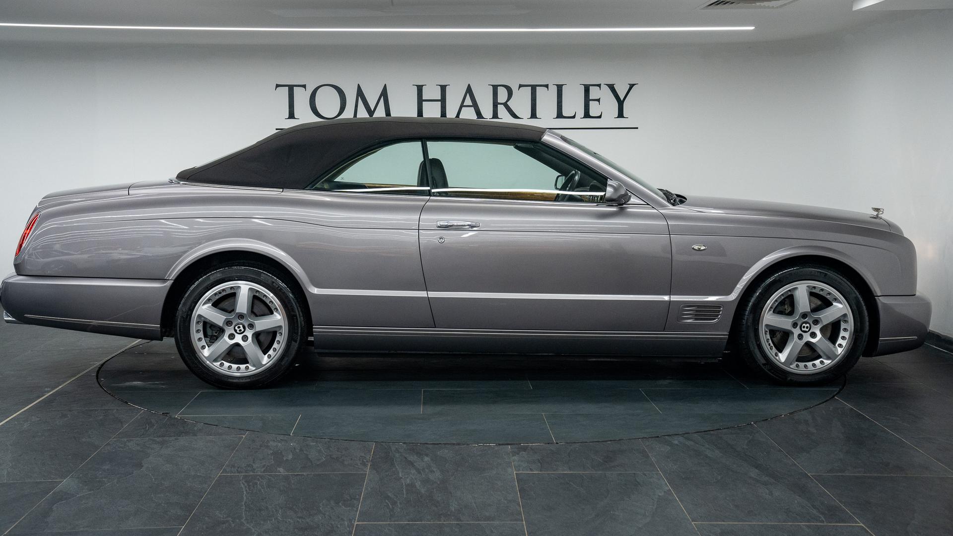 Bentley Azure Photo c5d13294-3a34-443c-a6e2-4dfb7d173bff.jpg