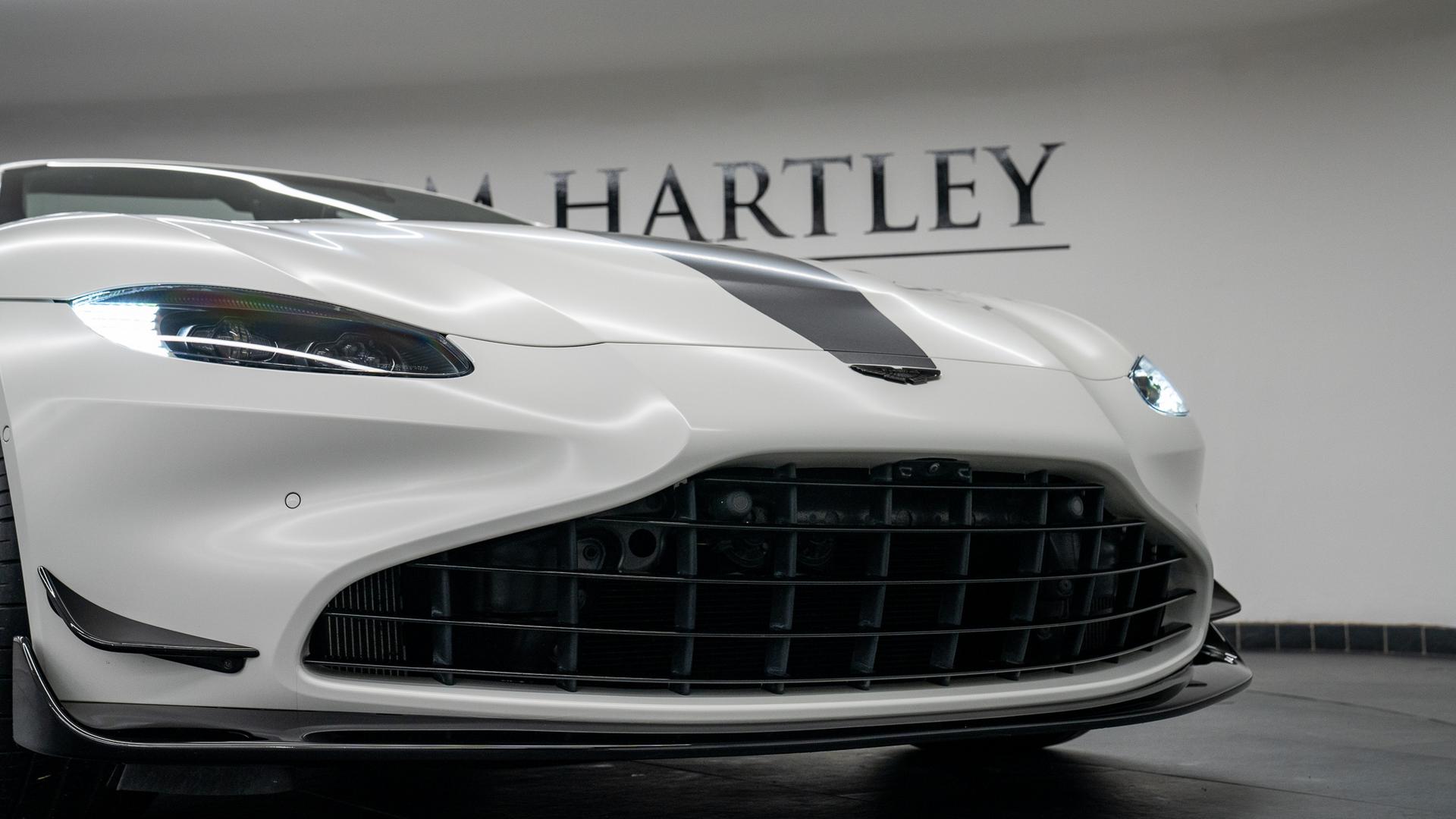 Aston Martin Vantage Photo c5df0825-daf0-49d4-93c9-f1139a9ddbb1.jpg