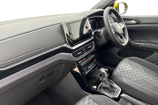 VOLKSWAGEN  T-Cross  Photo 2