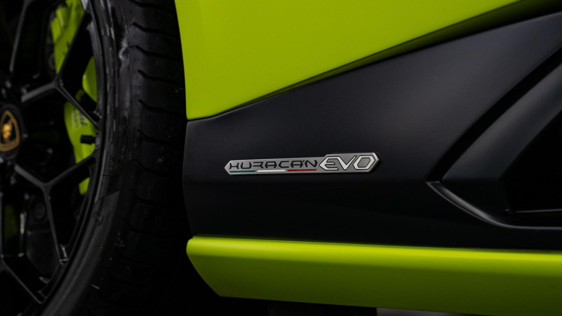LAMBORGHINI Huracan Photo c5f4b0bb-a980-444d-af7e-5cd92254dbc4.jpg
