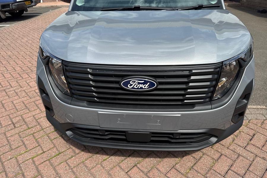 Ford TRANSIT COURIER Photo c5f91178-2379-4d8a-b18c-e934b4158ba3.jpg