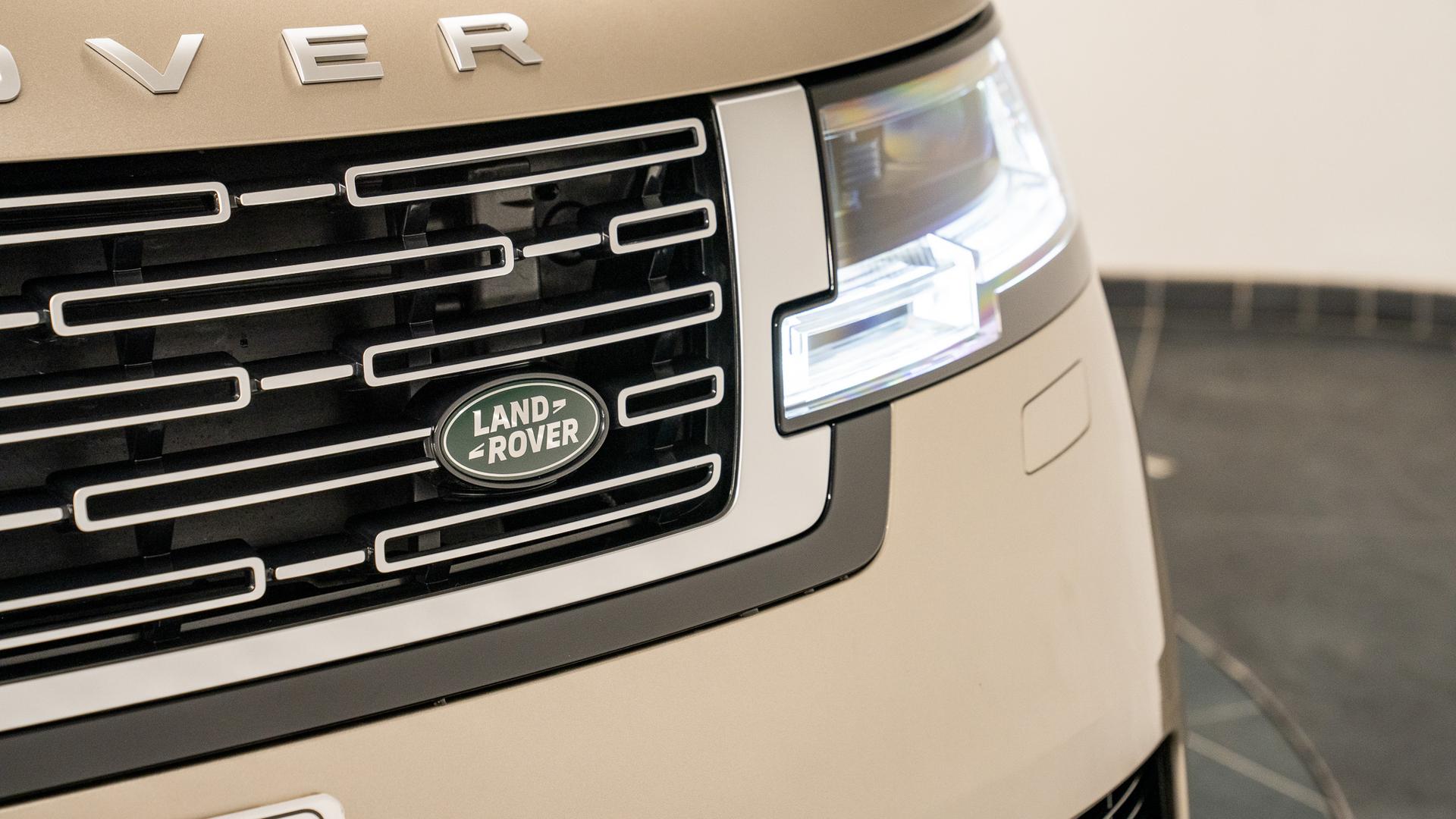 Land Rover Range Rover Photo c60524be-ead0-489a-97bf-f0e2c29b9ad3.jpg