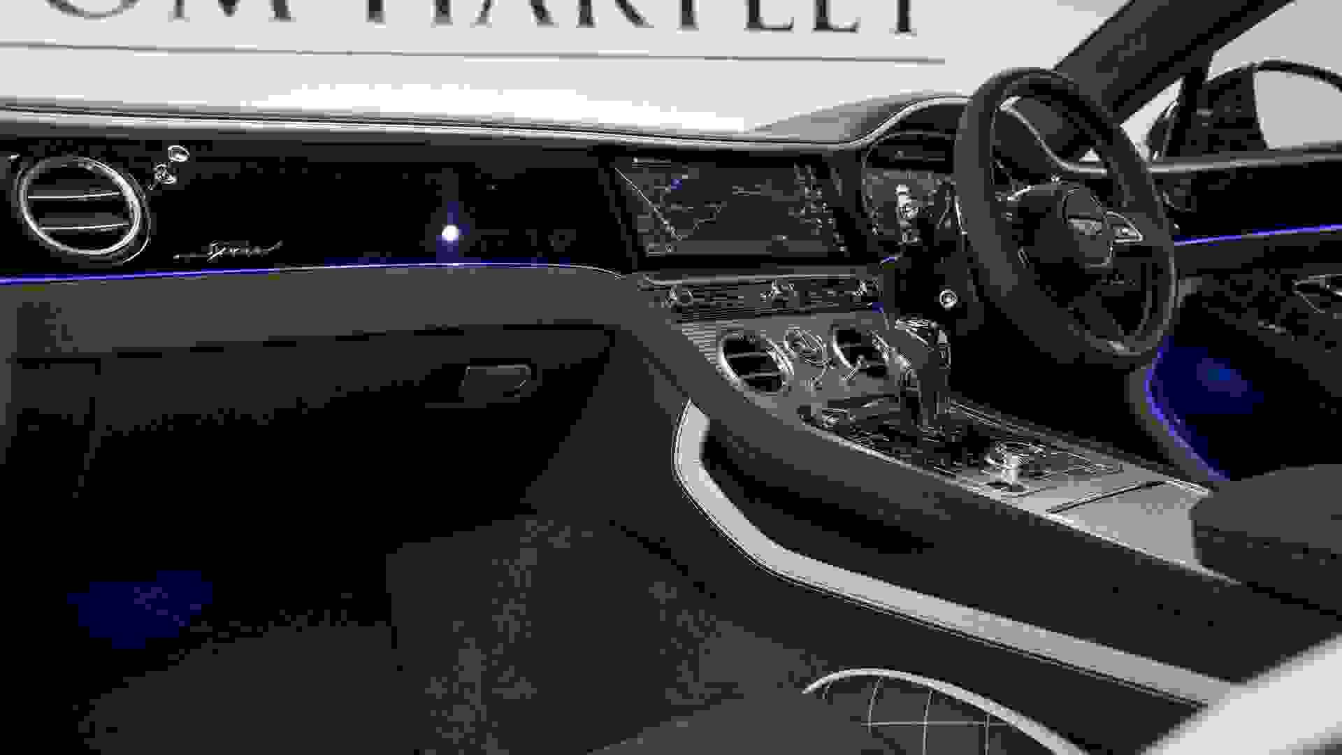 Bentley Continental GT Photo c606143b-10cd-462b-9c39-5cb4096e405a.jpg