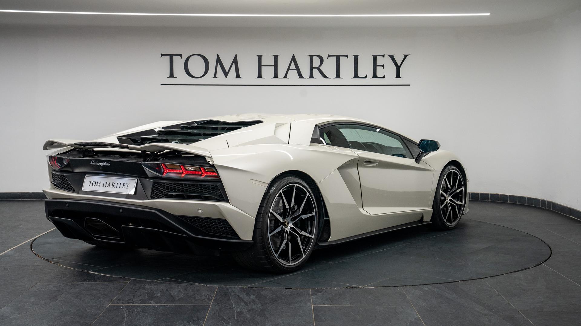 LAMBORGHINI Aventador Photo c607174d-23b2-4422-b0c4-af1039047750.jpg