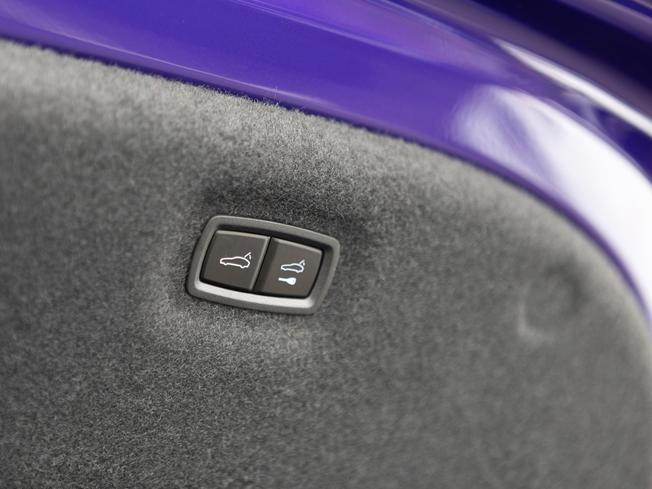 PORSCHE Taycan Photo 34