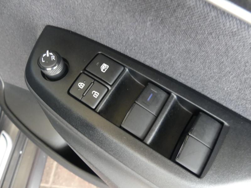 Toyota Yaris Photo c60c0eb3-00c3-4848-ac26-8e36ce2b0609.jpg