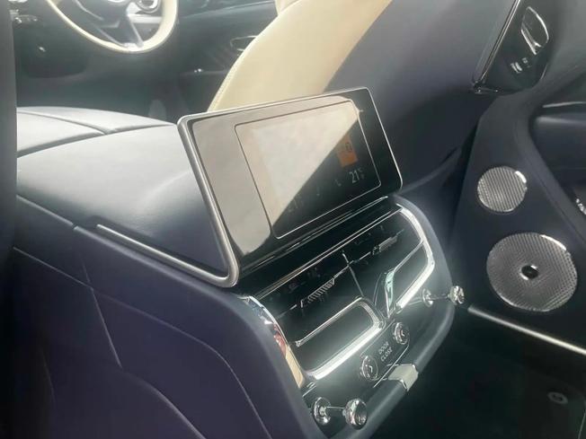 BENTLEY Bentayga Photo 31
