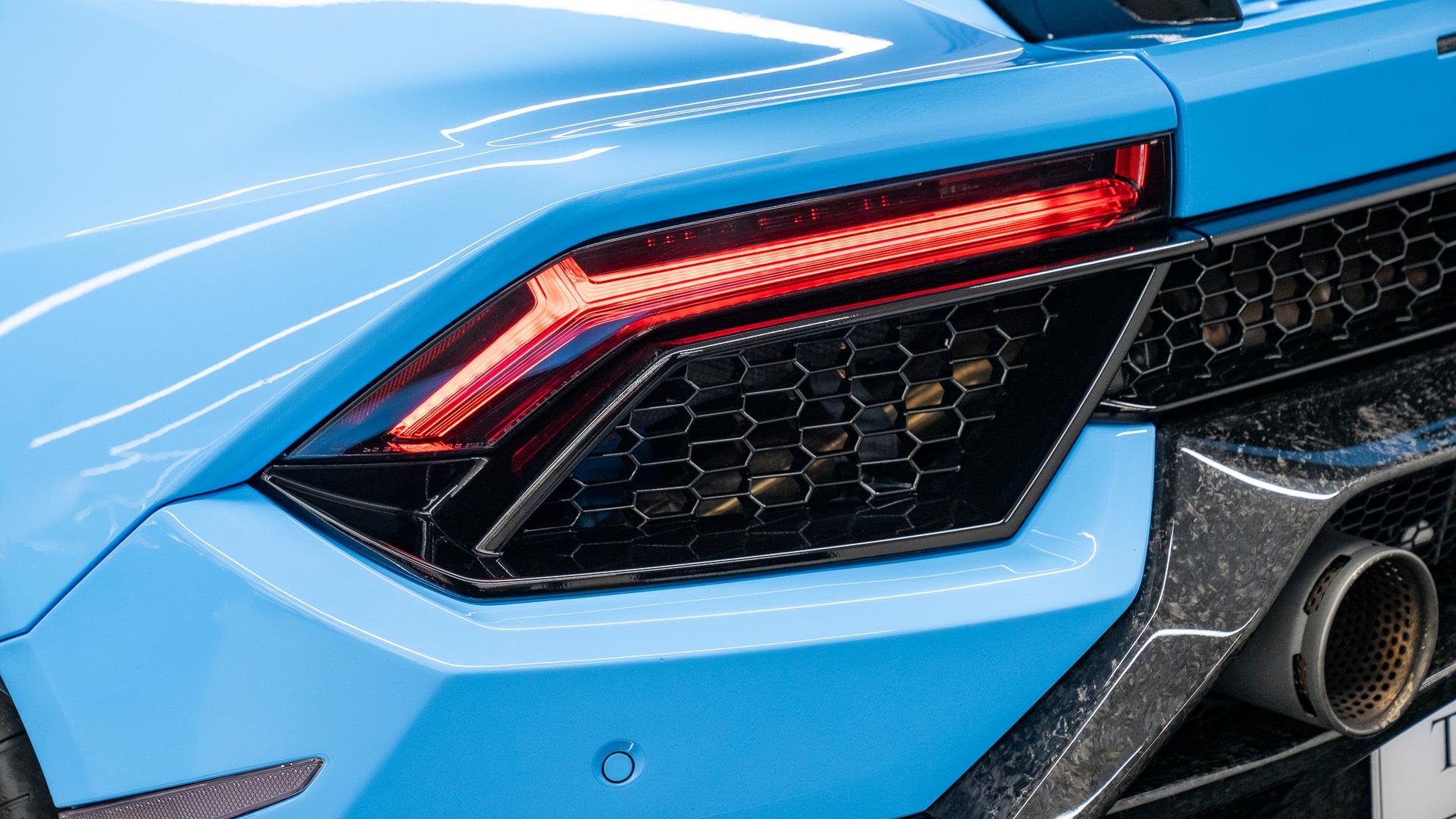 LAMBORGHINI Huracan Photo c61668c9-4449-406f-9dfa-c57558b83156.jpg