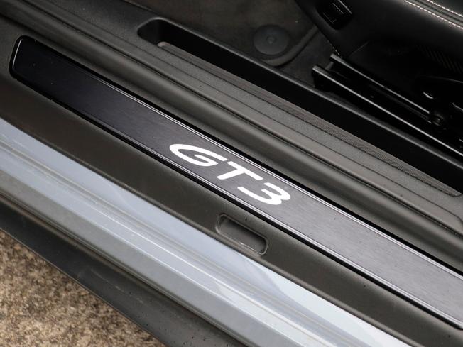 PORSCHE 911 Photo 9