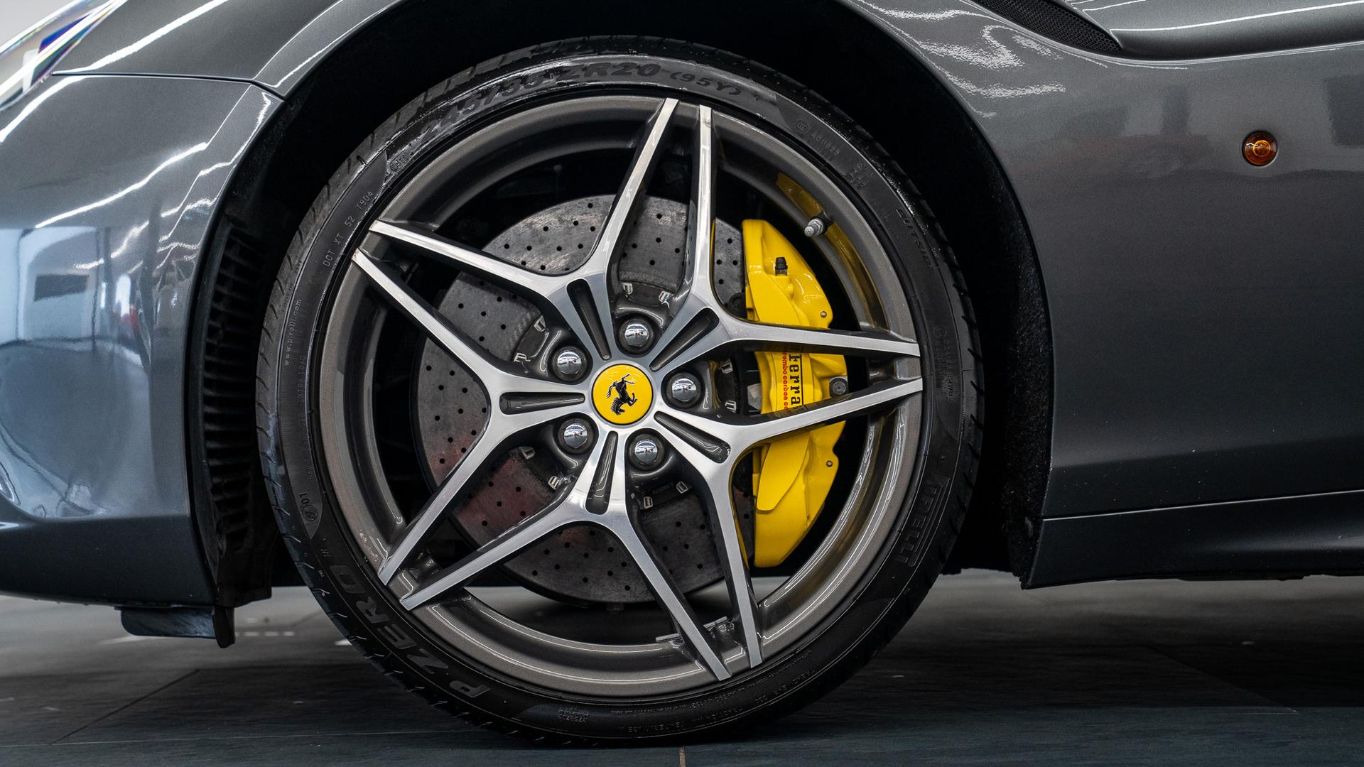 Ferrari California Photo c62fbf54-d5c3-495e-8931-6e210e99e54c.jpg