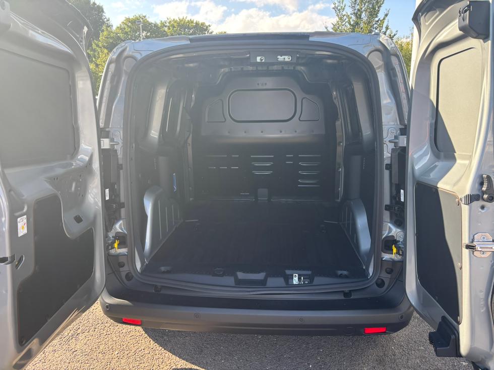 Ford E-Transit Courier Photo c63ff14f-692f-445e-a348-56d588478e72.JPEG