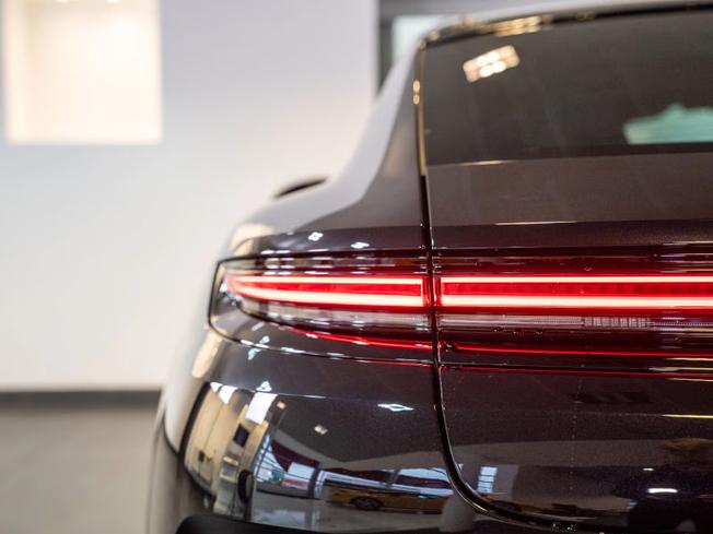 PORSCHE Panamera Photo 11
