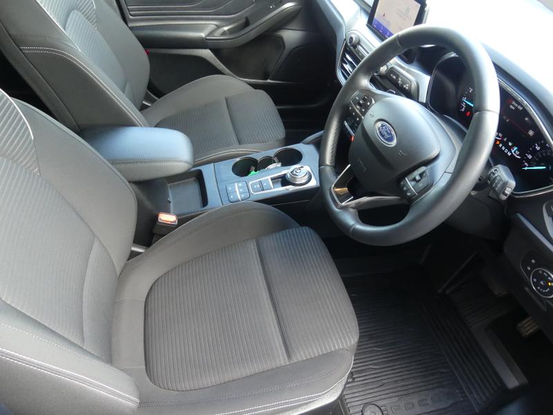 Ford Focus Photo c6540701-ec2e-4bac-809a-cd1845c3d03a.jpg
