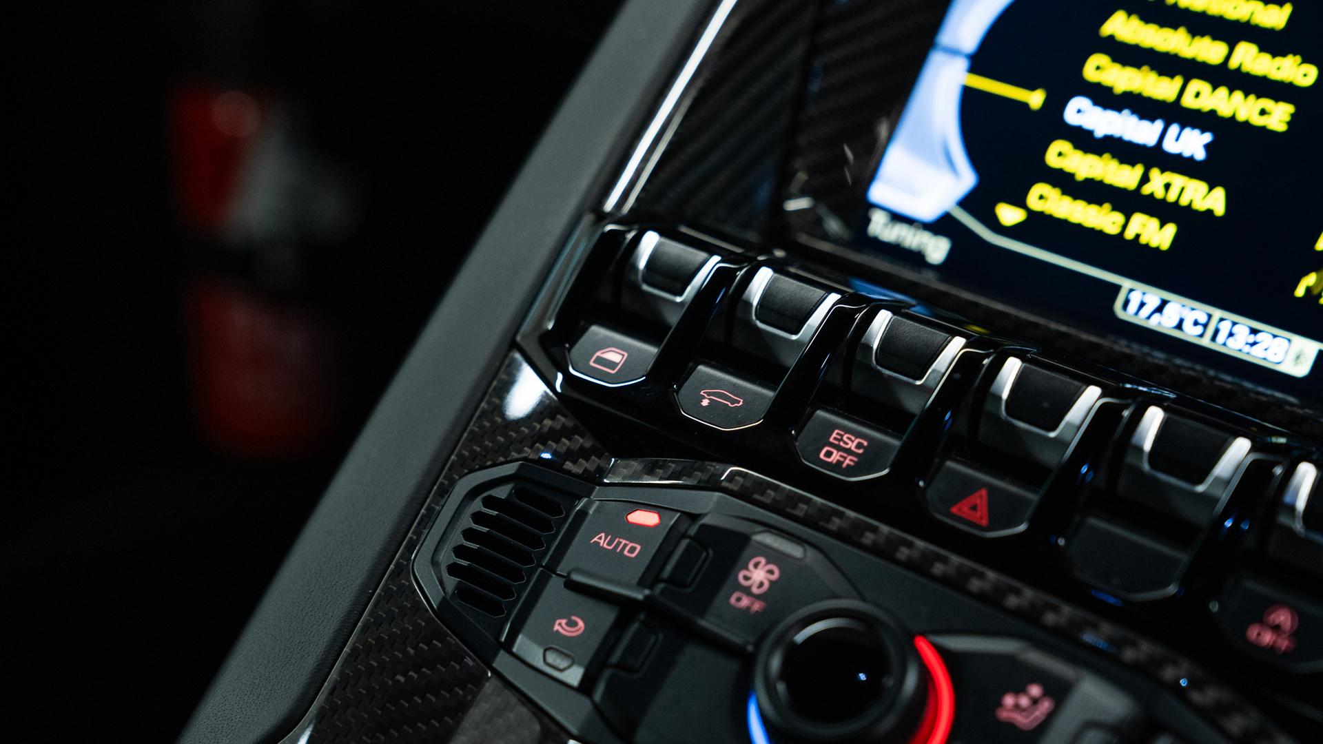 LAMBORGHINI Aventador Photo c65472ae-c5e8-4125-ad7a-c4d13e38c087.jpg