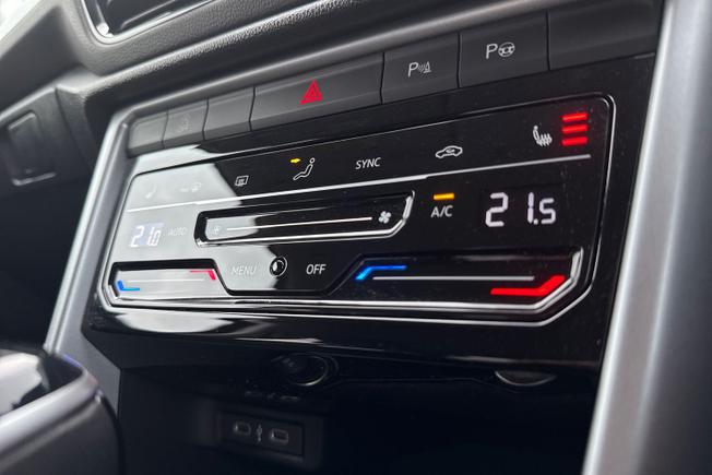VOLKSWAGEN T-Roc Photo 18