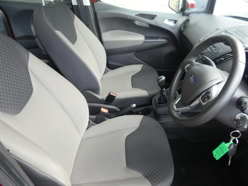 Ford Tourneo Courier Photo c672720f-c523-4088-84bf-c2134943a9de.jpg
