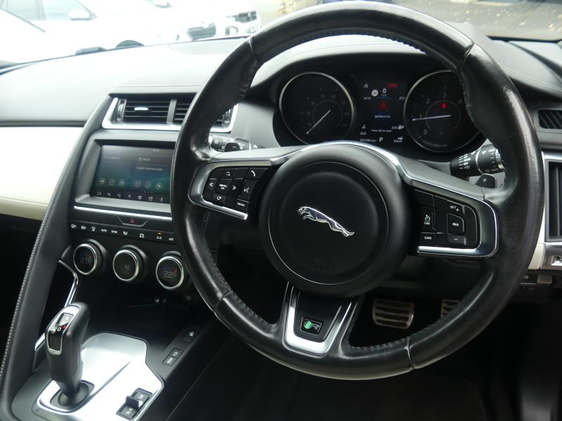 Jaguar E-PACE Photo c6754003-b8e2-4cb9-b1e0-f61ec329deee.jpg