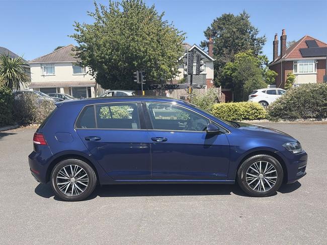Volkswagen Golf Photo c6927257-e564-4d33-a63e-540cd6a11834.jpg