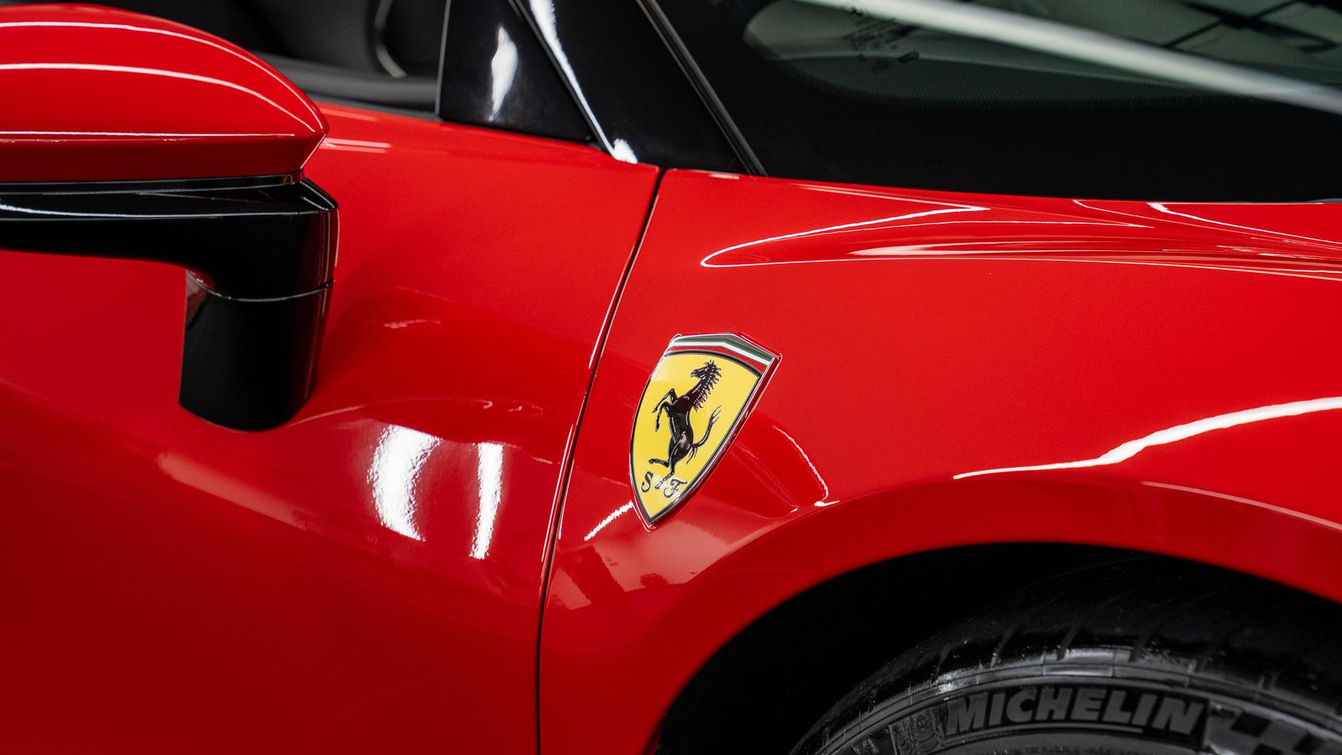 Ferrari SF90 Photo c6ab0b4a-007f-4d76-ab71-de4b2e0b1422.jpg