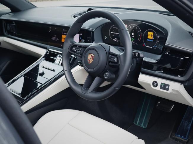 PORSCHE Panamera Photo 15
