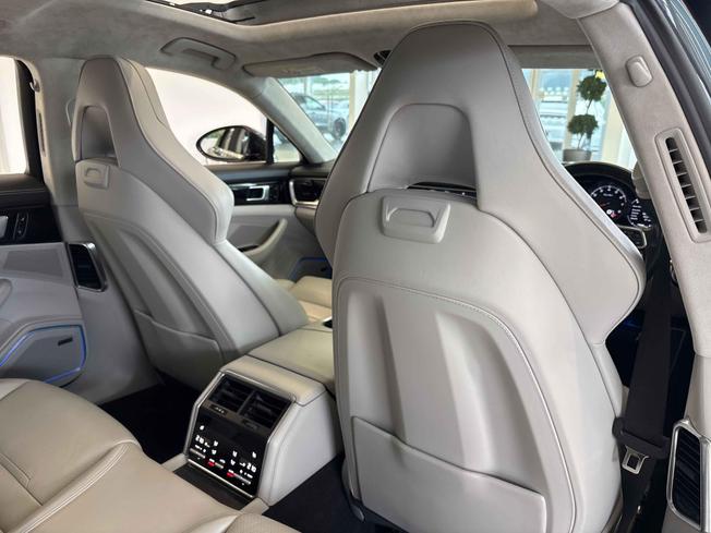 PORSCHE Panamera Photo 46