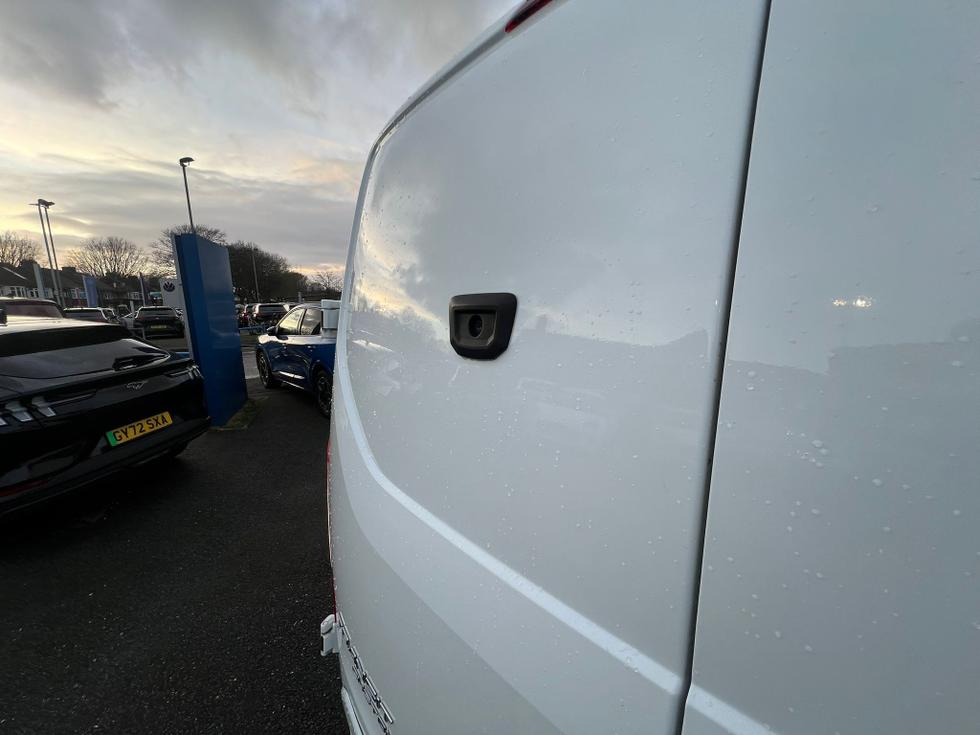 Ford Transit Custom Photo c6c3829f-d10f-4e41-bcea-88314bb9cecf.jpg