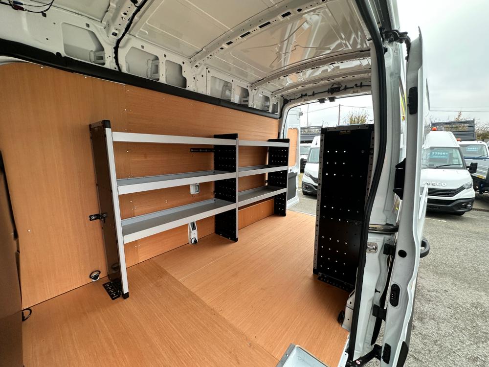 Ford Transit Photo c6cb6427-9a00-4576-a571-1dd9f905e29e.jpg
