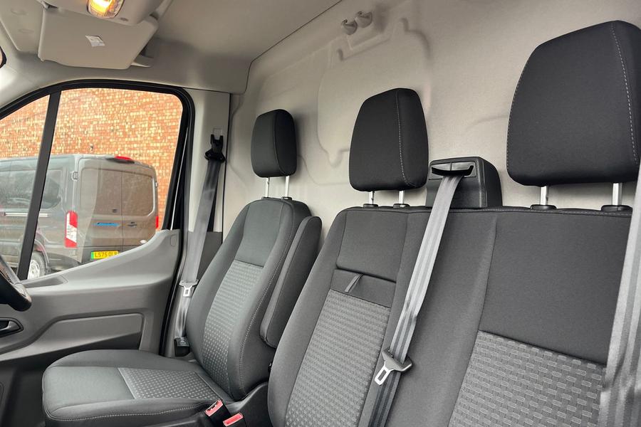 Ford E-TRANSIT Photo c6d08d91-e8df-45c7-8e7f-f8250622333f.jpg