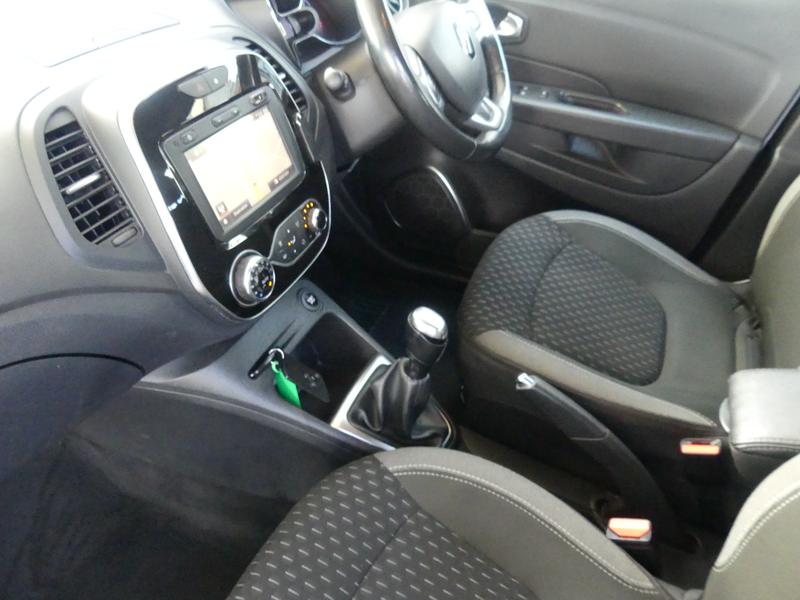 Renault Captur Photo c6dd8297-6a99-4c5a-b3e7-d16e19d012c5.jpg