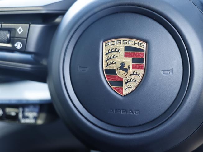PORSCHE Taycan Photo 47