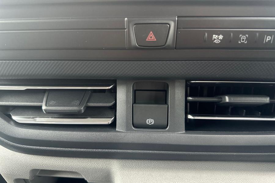 Ford TRANSIT CUSTOM Photo c6e76761-e3fe-47f6-b4f9-4da3323f5c99.jpg
