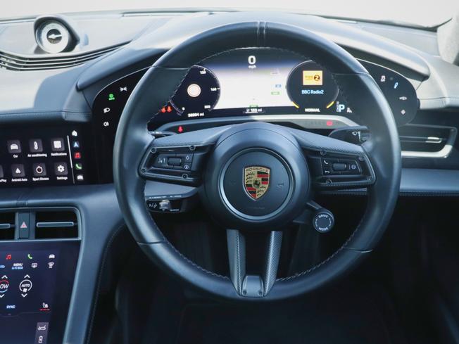 PORSCHE Taycan Photo 23