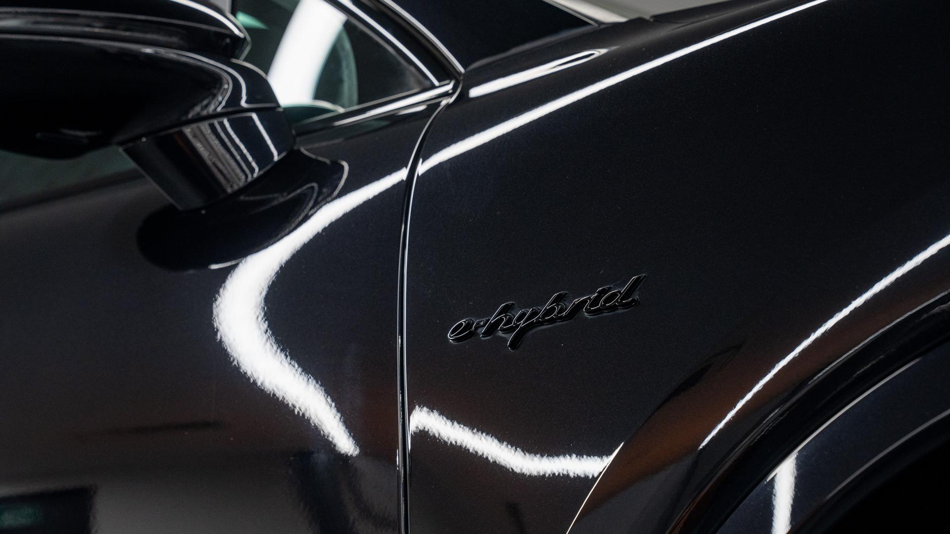 Porsche Cayenne Photo c71860ce-83ad-457e-8a47-b4bc8a3b4fc8.jpg