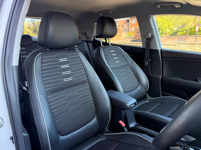 Kia Stonic Photo c739b924-2eec-4c74-a2dc-f4cc8b3d21e2.jpg
