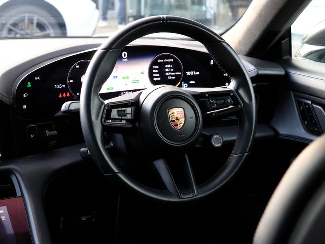 PORSCHE Taycan Photo 20