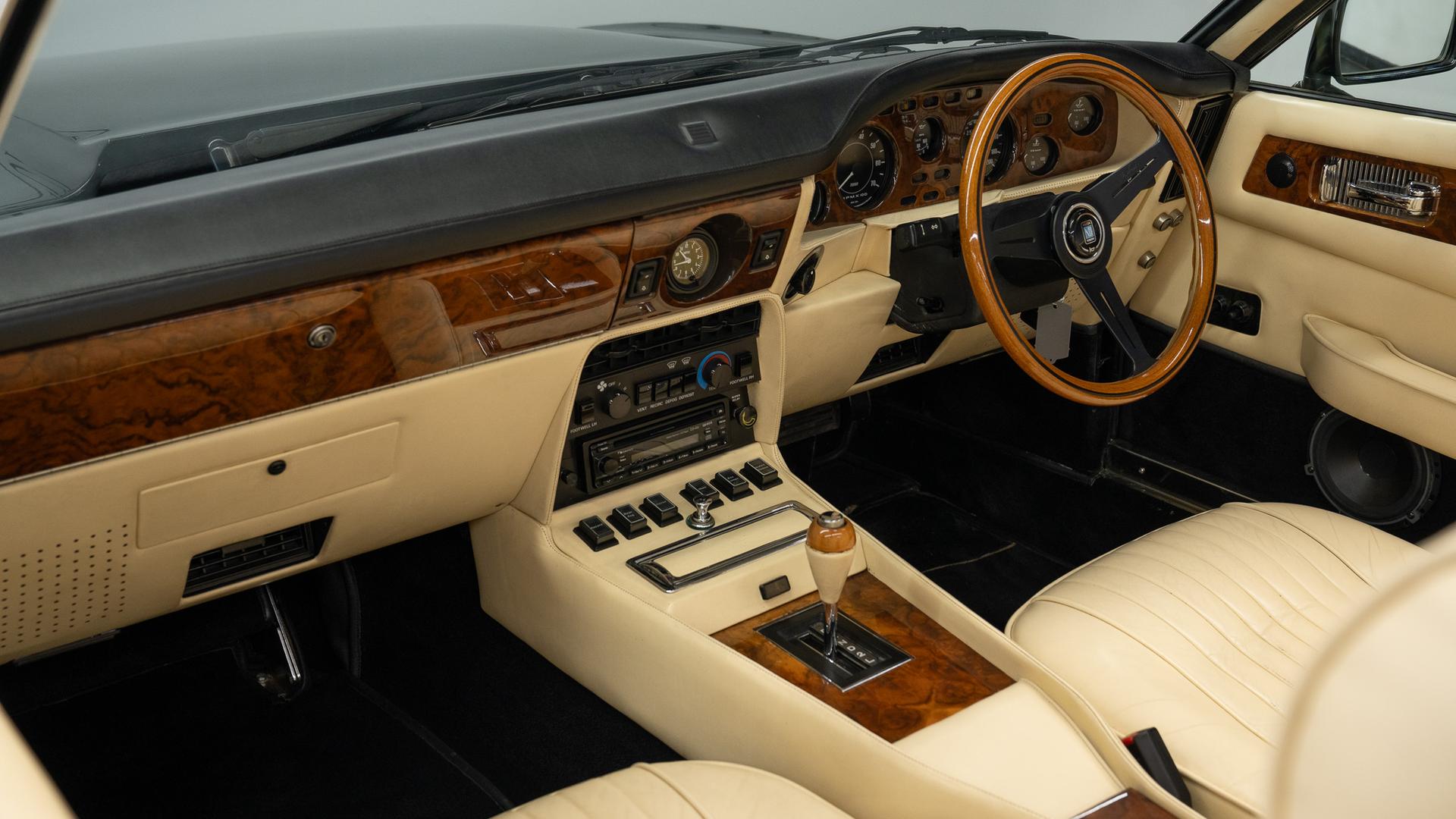 Aston Martin V8 Photo c745ede7-4d93-4ef5-a30e-6499c1573810.jpg