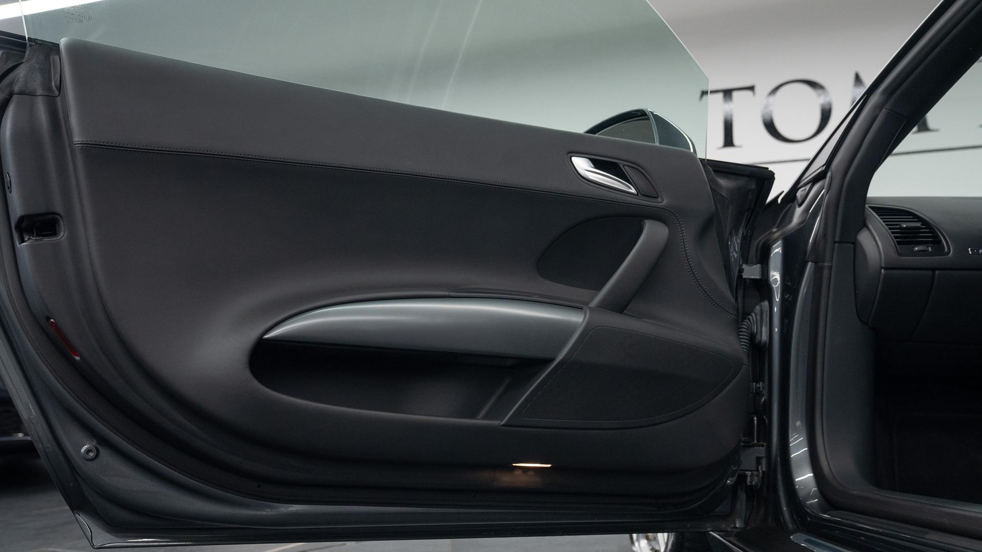 Audi R8 Photo c74d6615-1ea0-4d29-bb9b-adf5a8d5adca.jpg