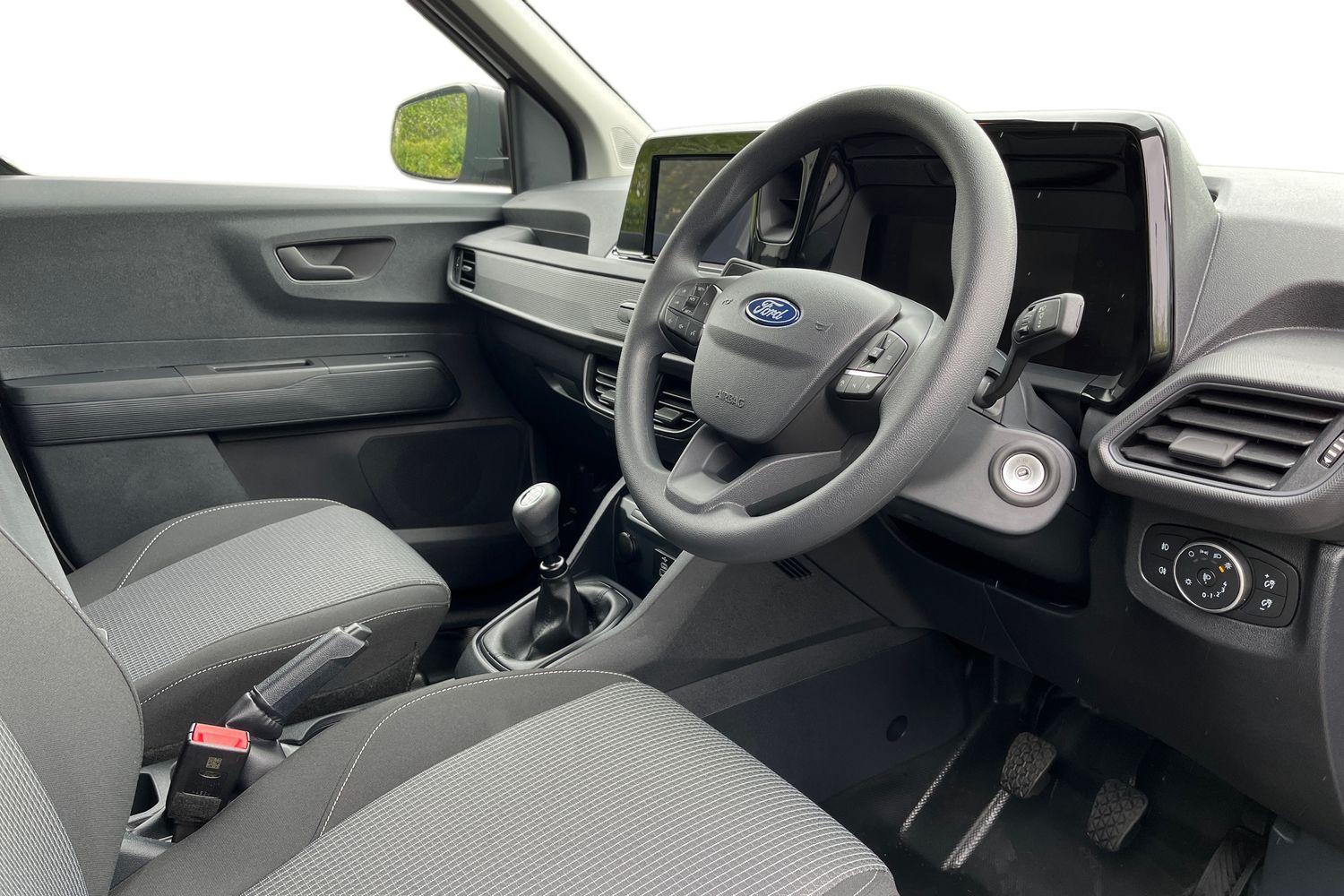 Ford TRANSIT COURIER Photo 12