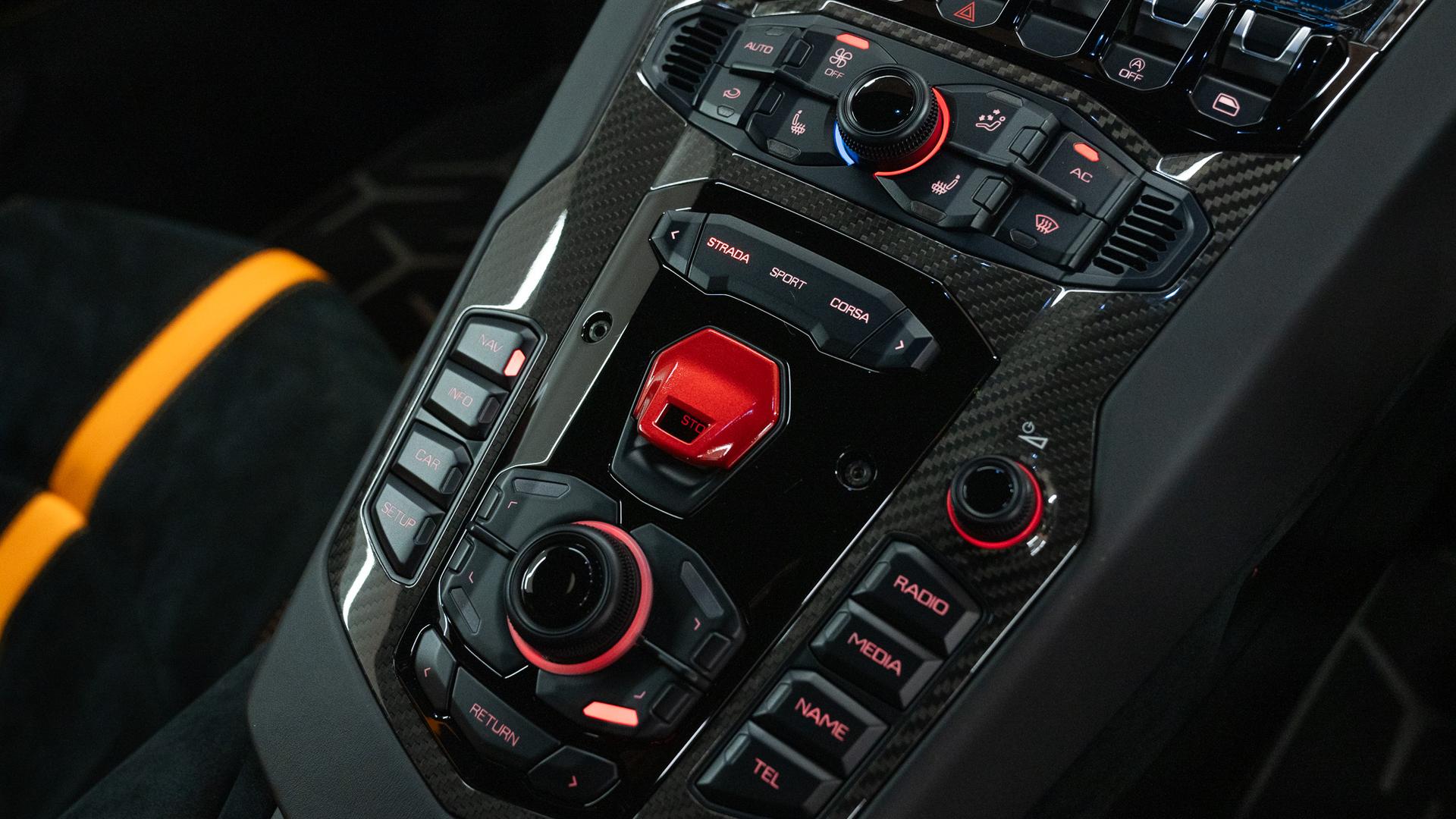 LAMBORGHINI Aventador Photo c7763043-c62b-4fa2-9713-b74d123a112f.jpg