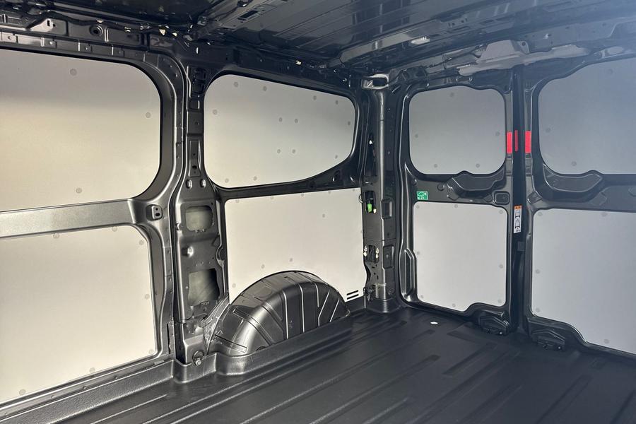 Ford TRANSIT CUSTOM Photo c785147c-ce39-4b35-b155-7b1b901df857.jpg