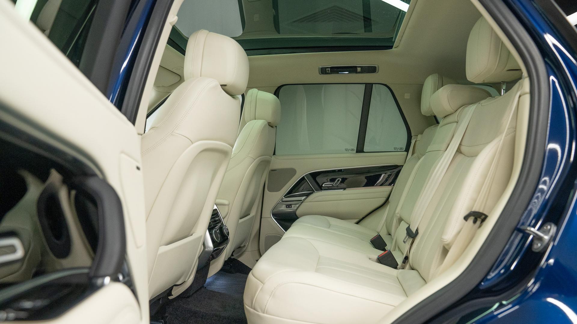 Land Rover Range Rover Photo c7a77ffc-4e01-4bd4-b219-d22782f44d58.jpg