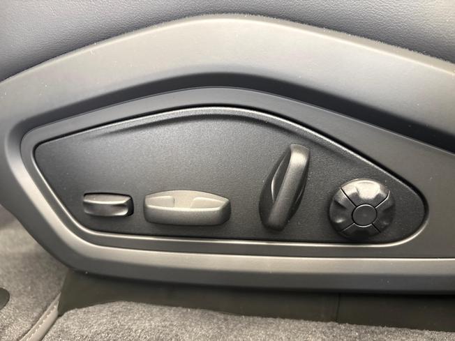 Porsche Taycan Photo 43