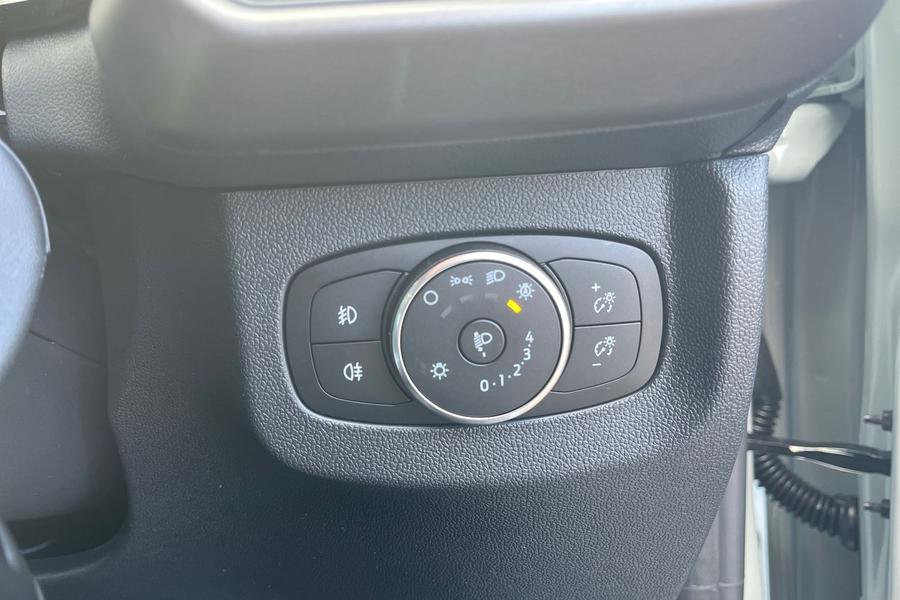 Ford TRANSIT COURIER Photo c7becc20-fd78-44c9-b8f4-d32a43787fd9.jpg