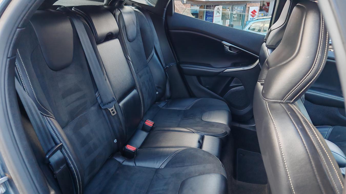Used Volvo V40 EO66TKE 13