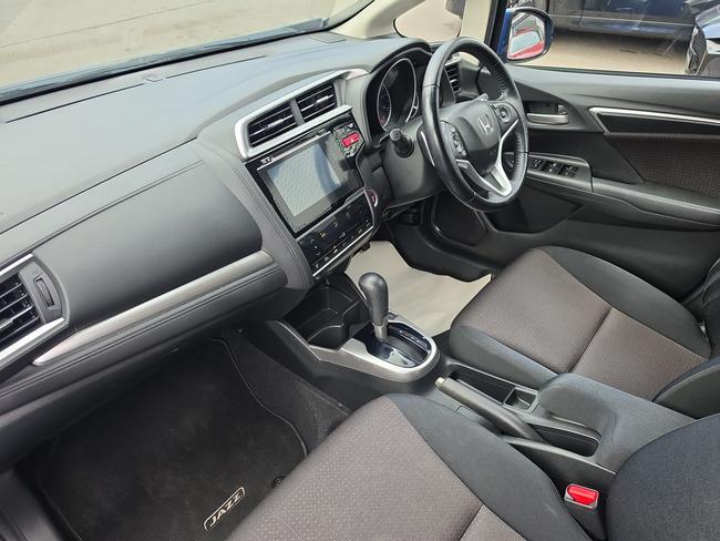 Honda Jazz Photo c7c3a81e-de30-4658-b573-af24917b0366.jpg