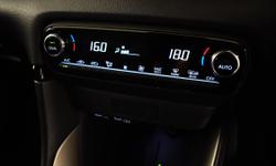 MAZDA 2 Hybrid Photo 12