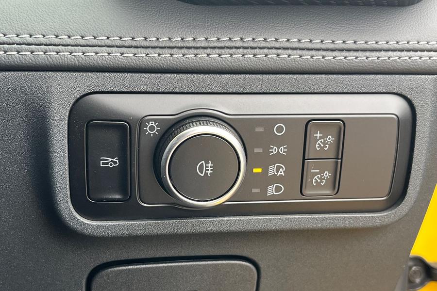 Ford MUSTANG Photo c7c8e5fe-b827-4f6f-84a2-03be62b9a7e2.jpg