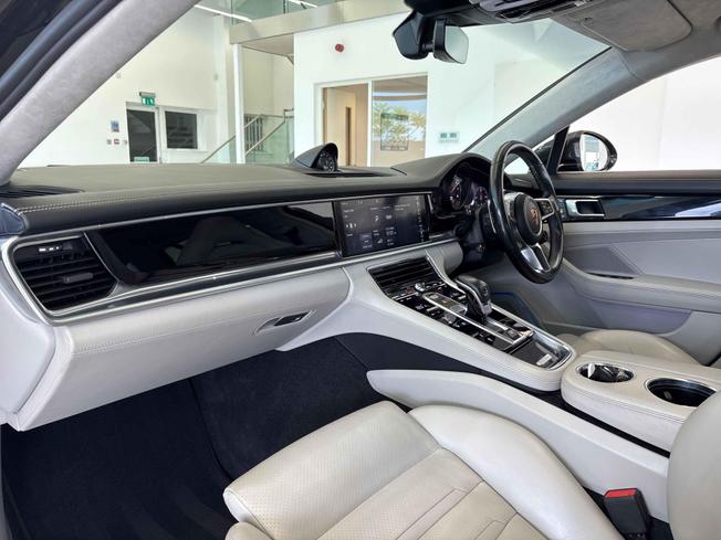 PORSCHE Panamera Photo 13
